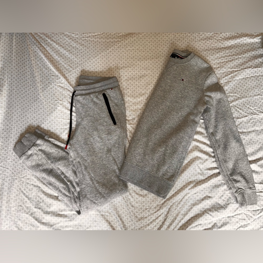 TOMMY HILFIGER SWEATSUIT‼️🩶